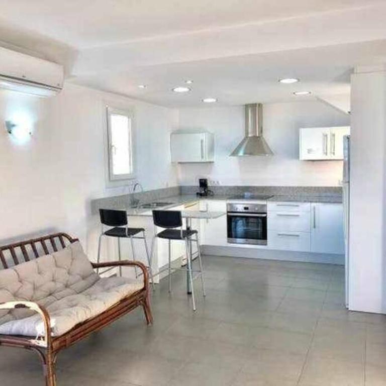 Amplio apartamento con jardín en Almadrava - Three-Bedroom Apartment - 15