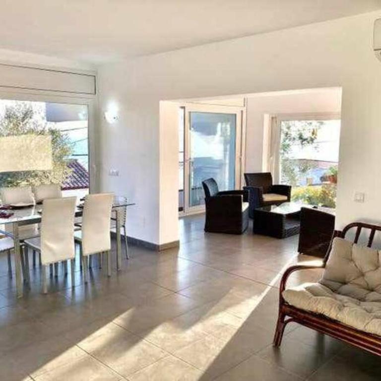 Amplio apartamento con jardín en Almadrava - Three-Bedroom Apartment - 30