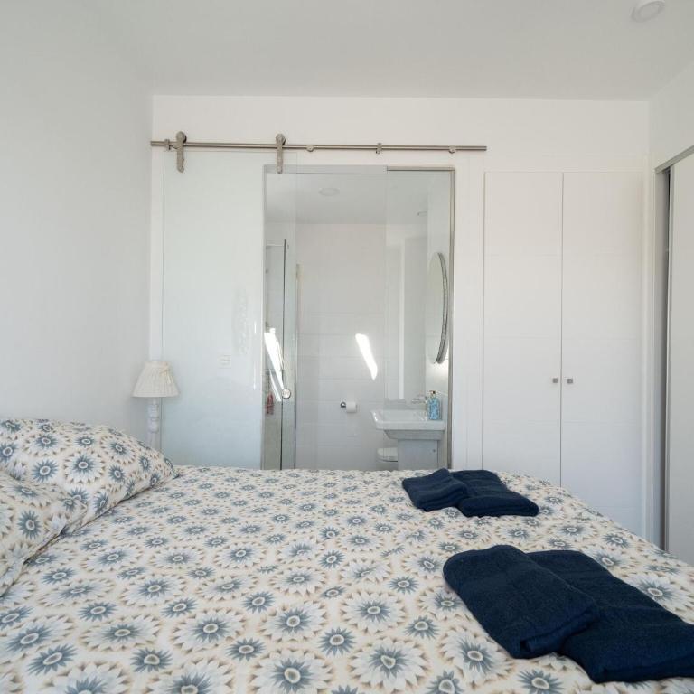 Comfortable home with a private pool - Four-Bedroom Villa - 11