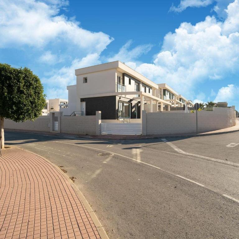 Comfortable home with a private pool - Four-Bedroom Villa - 6