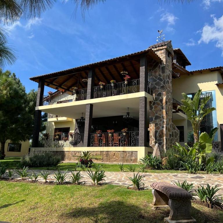 Hermosa Cabaña Familiar hasta para 30 huéspedes - Chalet - 1