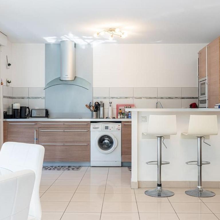 Beautiful and Spacious 2 bed Apt with Pool - Appartamento con 2 Camere da Letto - 2
