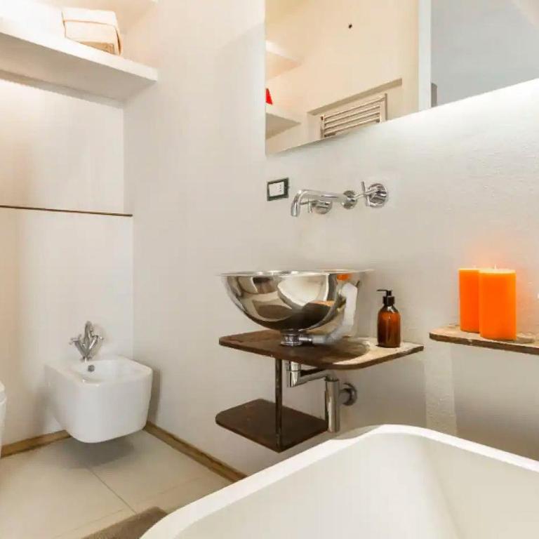 Bright and Peaceful Apartment in Historic Palazzo - Two-Bedroom Apartment - 2