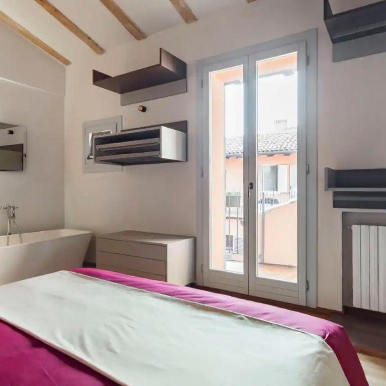 Bright and Peaceful Apartment in Historic Palazzo - Two-Bedroom Apartment - 16