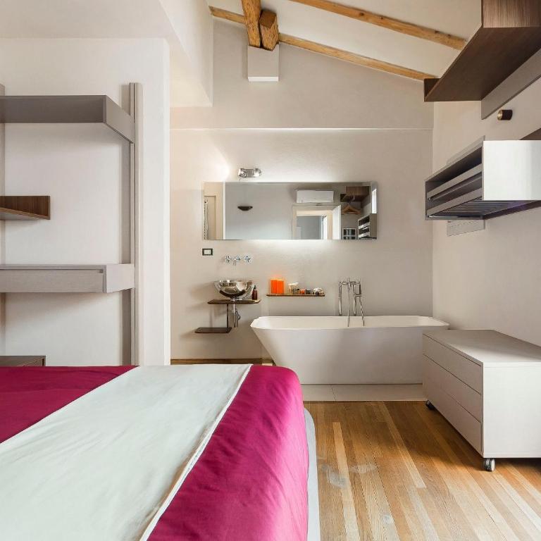 Bright and Peaceful Apartment in Historic Palazzo - Two-Bedroom Apartment - 25