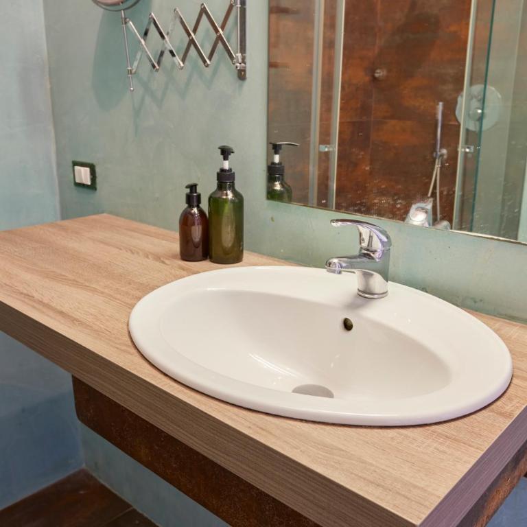 Bright and Peaceful Apartment in Historic Palazzo - Two-Bedroom Apartment - 9