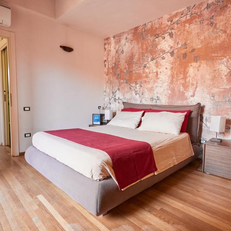 Bright and Peaceful Apartment in Historic Palazzo - Two-Bedroom Apartment - 6