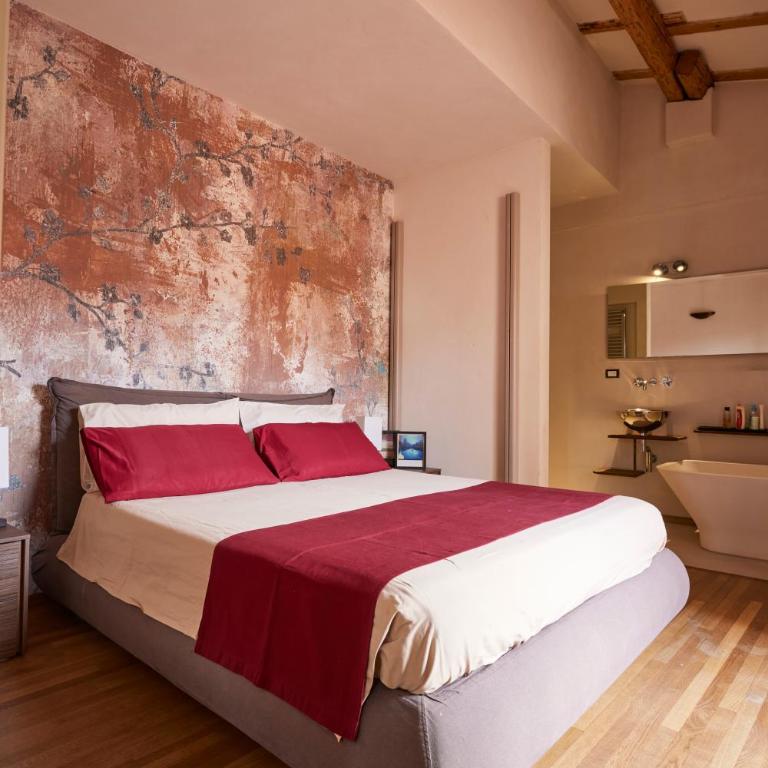 Bright and Peaceful Apartment in Historic Palazzo - Two-Bedroom Apartment - 45