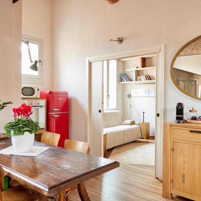 Bright and Peaceful Apartment in Historic Palazzo - Two-Bedroom Apartment - 34