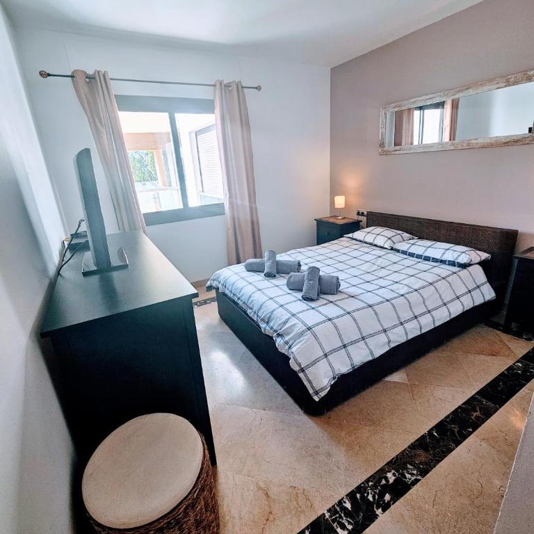 Puerto de la Duquesa, Beachfront Sea views 500m to Beach and Duquesa Marina - Apartamento de 2 dormitorios - 11