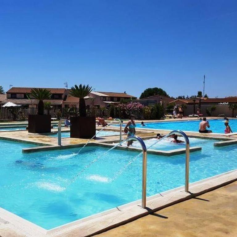 Maison tout confort 4 ch 8p domaine privé avec piscines, et plage à 10 min à pied - Maison 4 Chambres - 53