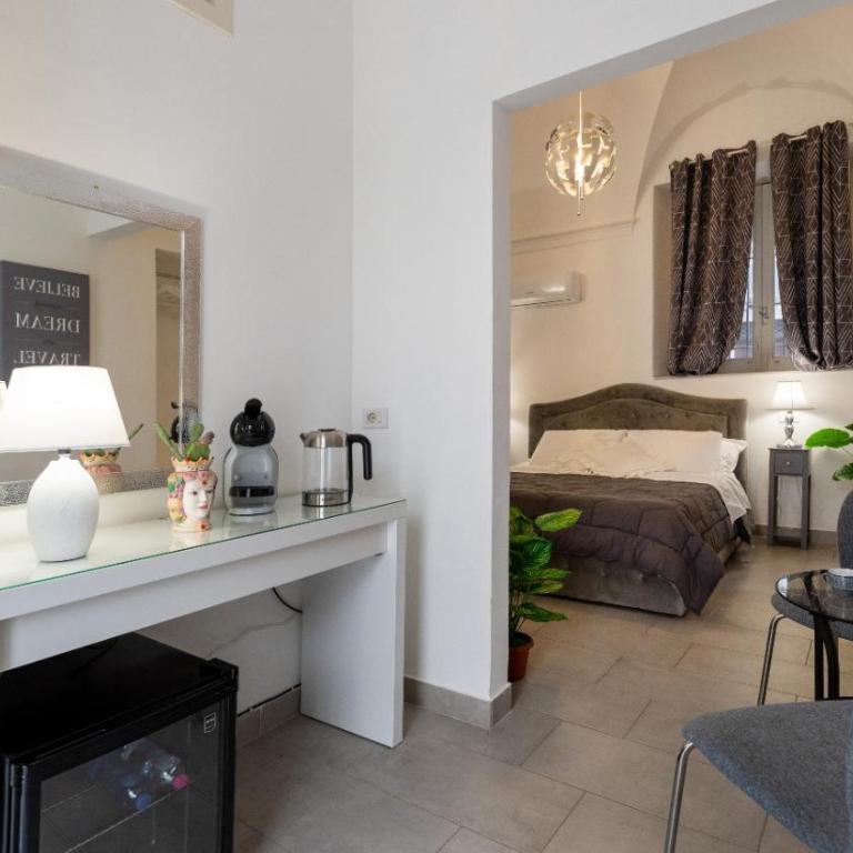 Duomo Luxury Suite Catania - Deluxe Queen Room - 10
