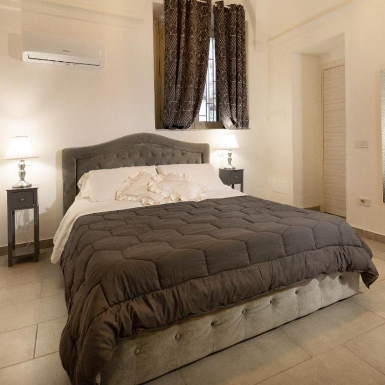 Duomo Luxury Suite Catania - Deluxe Queen Room - 4