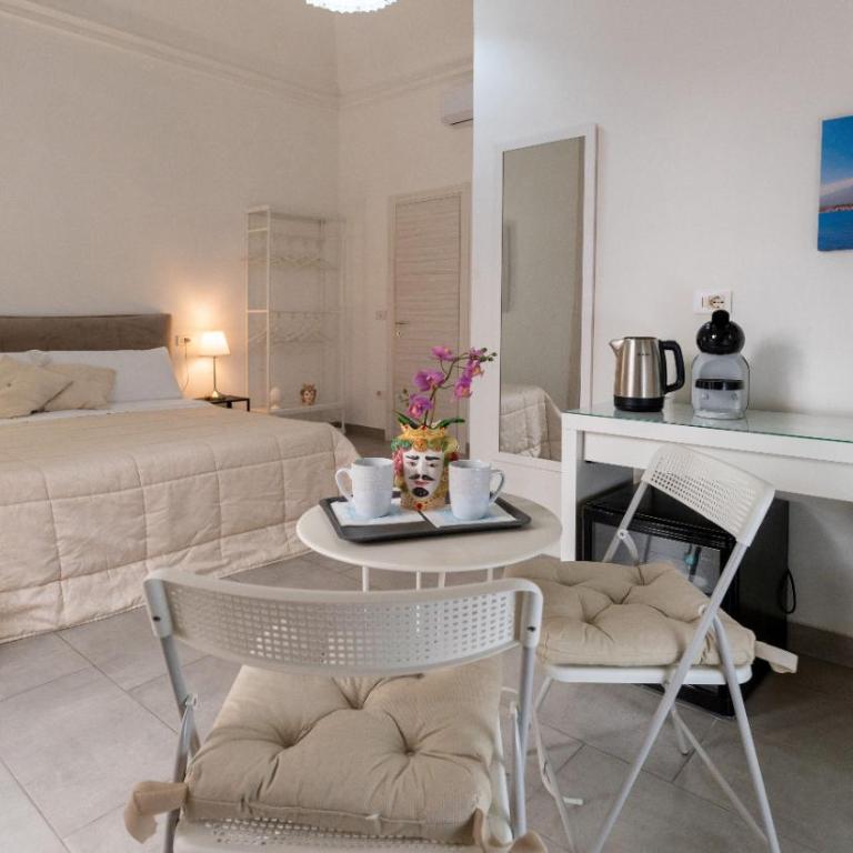 Duomo Luxury Suite Catania - Standard Queen Room - 9