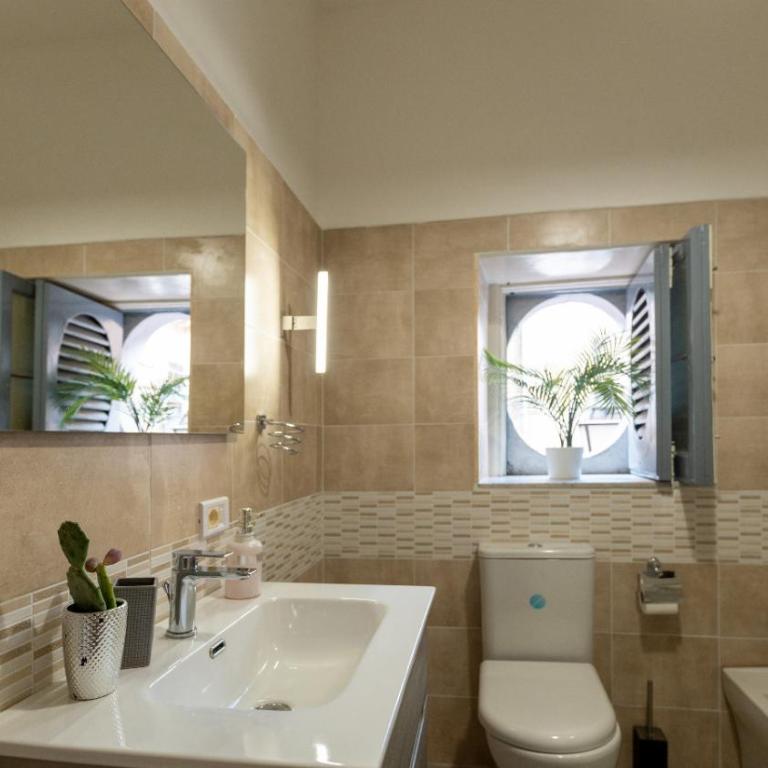 Duomo Luxury Suite Catania - Queen Suite with Spa Bath - 1