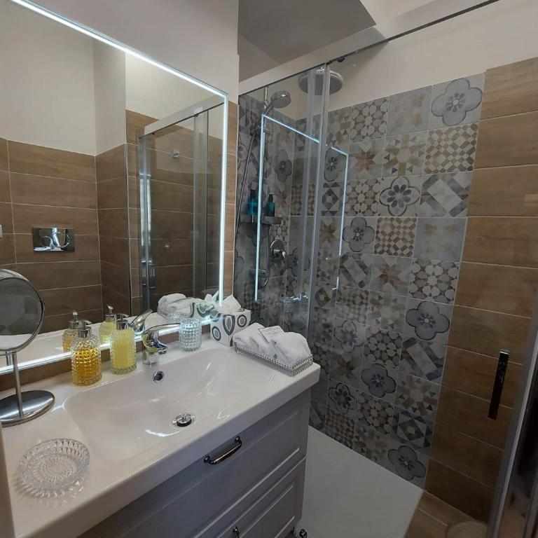 Maison de Famille - Standard Single Room - 12