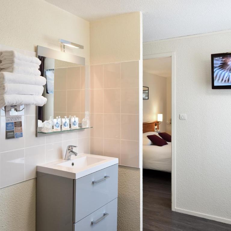 Kyriad Saint-Etienne Centre - Chambre Familiale - 10