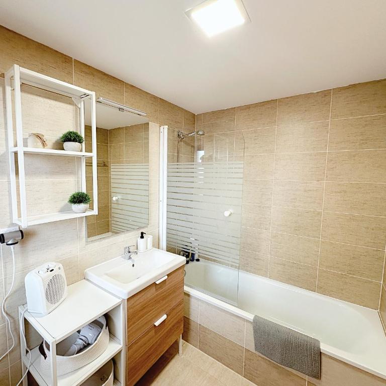 Moderne, lumineux, balcon, piscine, parking - Apartamento de 2 dormitorios - 7
