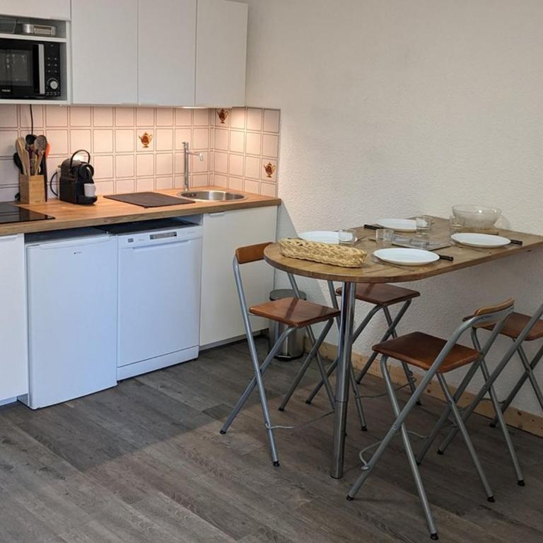 Studio 4 Pers avec Loggia, Pieds des Pistes, Ascenseur et WIFI, Centre Station - FR-1-262-103 - Studio - 2