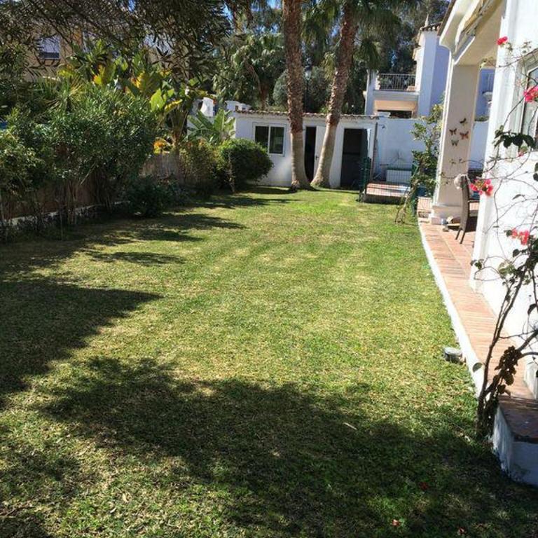 Detached Villa 4 bed Duquesa with Private infinity pool close to port and beach - Villa - 22