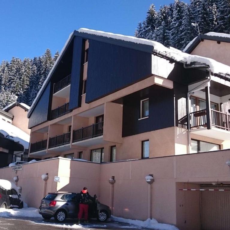 Charmant appart **, 6 pers, 2 balcons, prox pistes & village, parking gratuit - Appartement 2 Chambres - 10