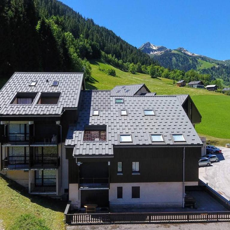 Charmant appart **, 6 pers, 2 balcons, prox pistes & village, parking gratuit - Appartement 2 Chambres - 11