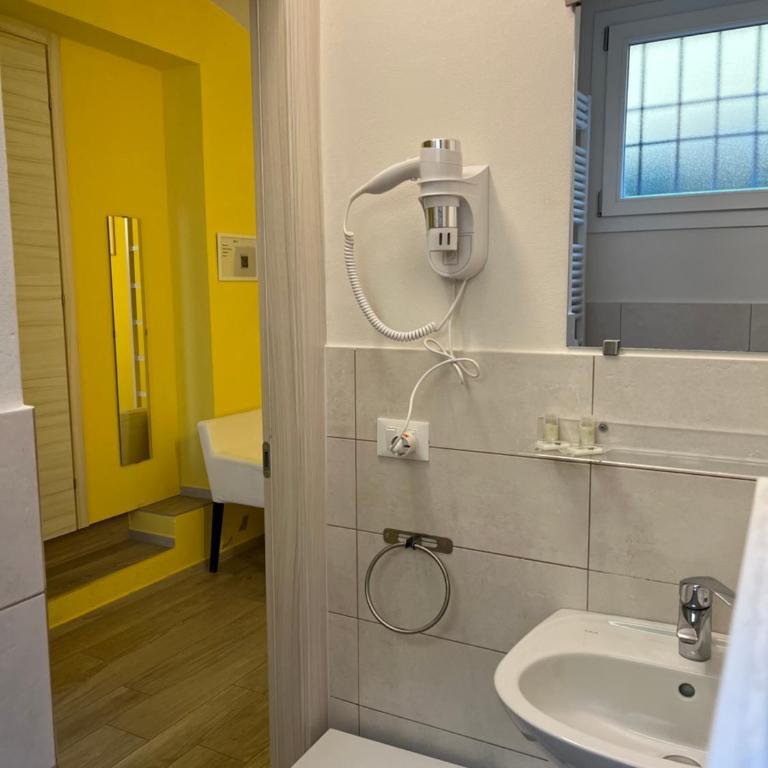 Casa Francia Emilia Levante - Camera Matrimoniale/Doppia con Letti Singoli con Bagno Privato - 2