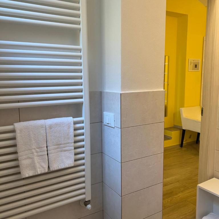 Casa Francia Emilia Levante - Camera Matrimoniale/Doppia con Letti Singoli con Bagno Privato - 5