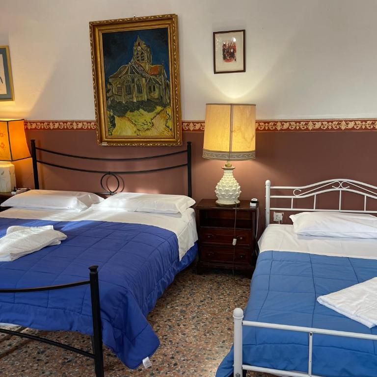 Princess Guest House Canal View - Camera Familiare con Vista Canale e Bagno in Comune - 42