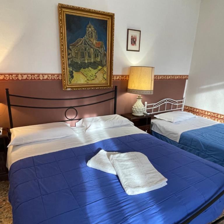 Princess Guest House Canal View - Camera Familiare con Vista Canale e Bagno in Comune - 41