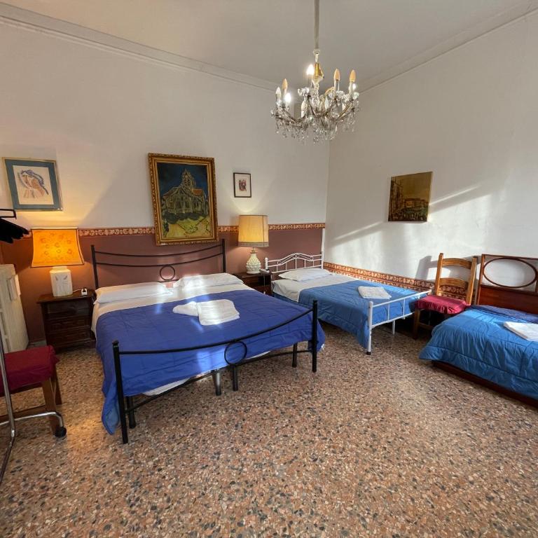 Princess Guest House Canal View - Camera Familiare con Vista Canale e Bagno in Comune - 43