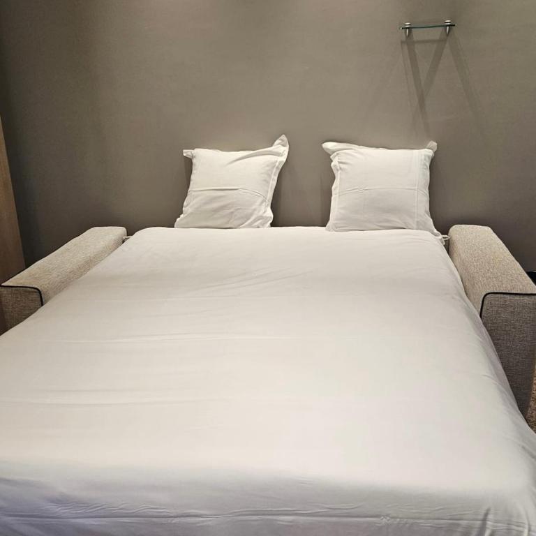 Hotel Apolonia Paris Montmartre; Sure Hotel Collection by Best Western - Chambre Lit King-Size Familiale avec Canapé-Lit - Bâtiment Séparé - 6