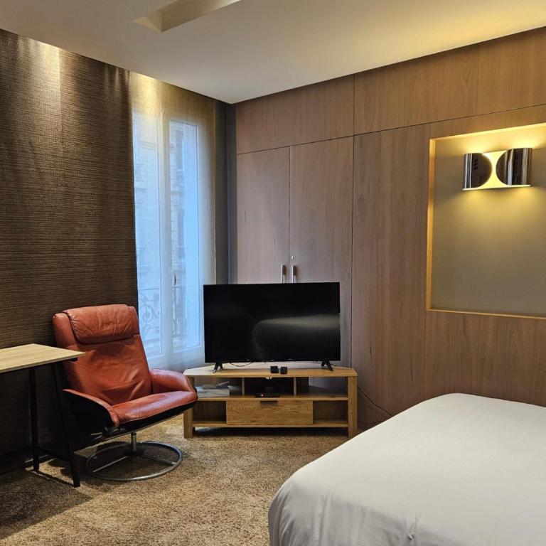Hotel Apolonia Paris Montmartre; Sure Hotel Collection by Best Western - Chambre Lit King-Size Familiale avec Canapé-Lit - Bâtiment Séparé - 10