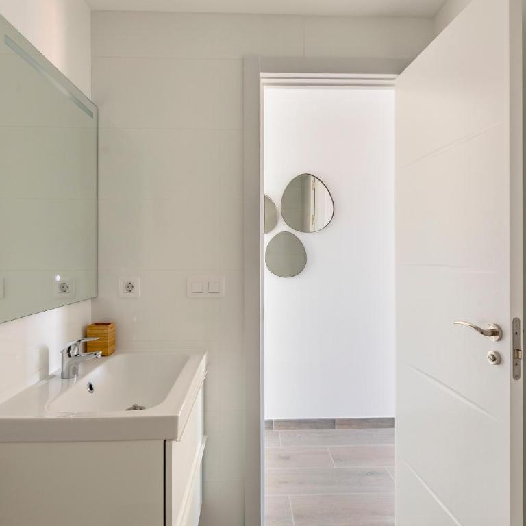 Chic & Stylish near Yumbo - One-Bedroom Apartment - 16