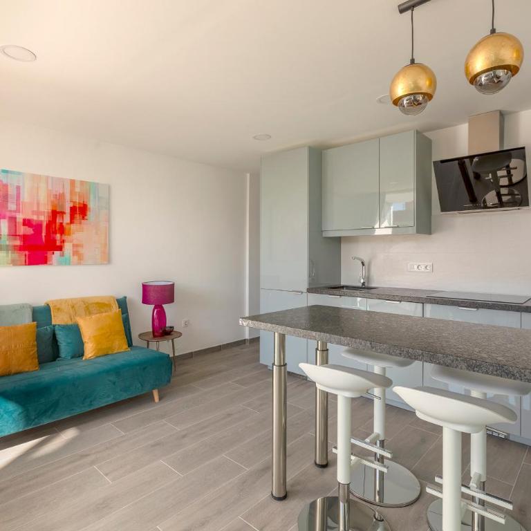 Chic & Stylish near Yumbo - One-Bedroom Apartment - 2