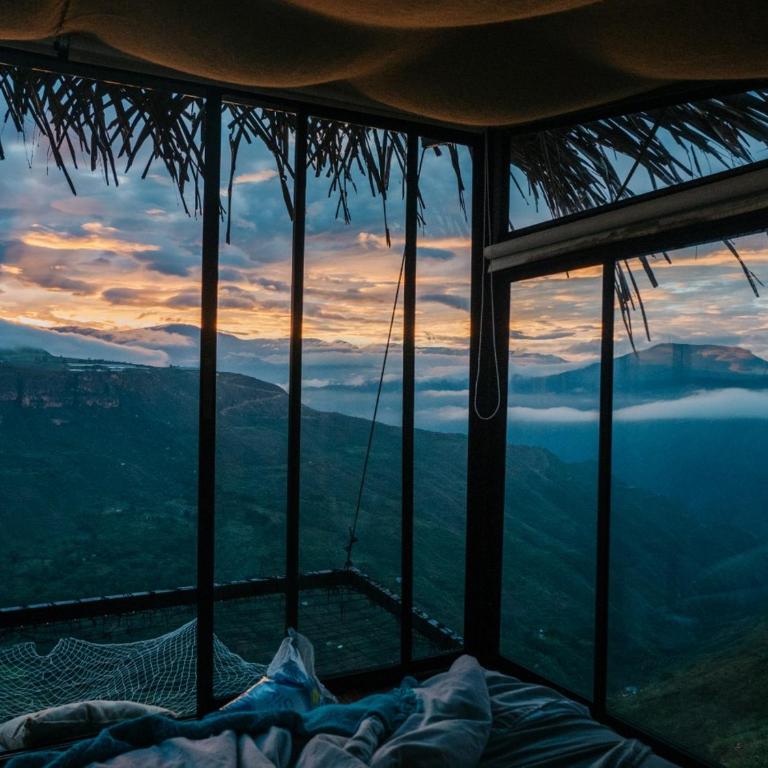 REFUGIO LA ROCA - Habitación con cama extragrande y vistas a la montaña - 1