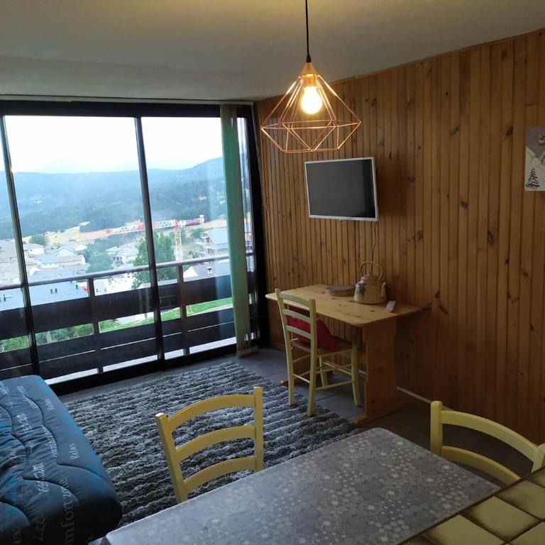 Appartement spacieux 3 pièces au cœur de la station - Two-Bedroom Apartment - 9