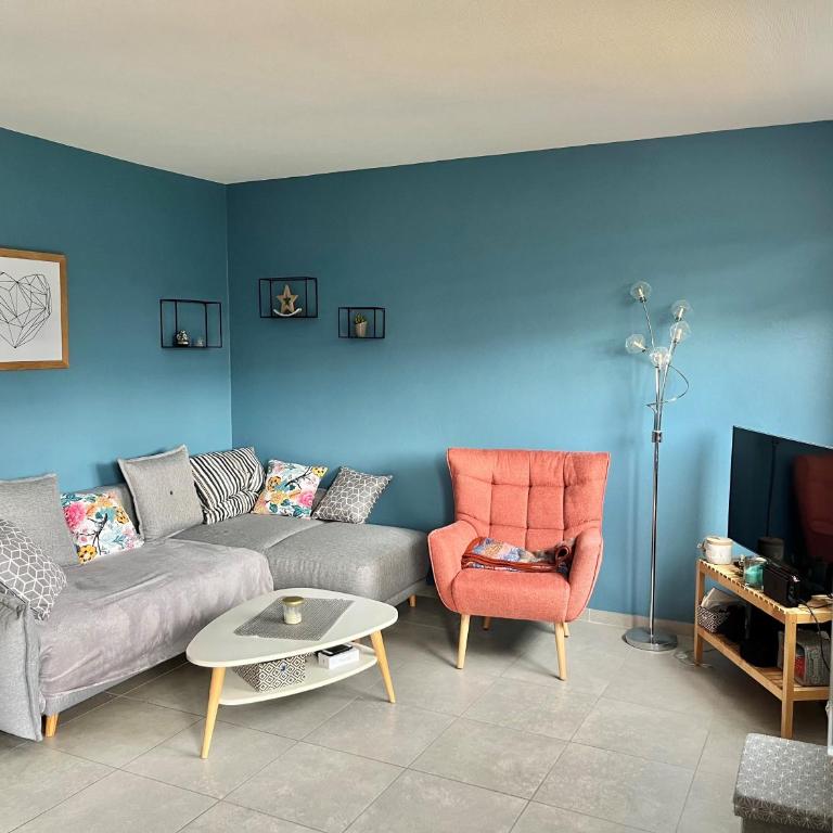 Maison 6 personnes avec parking privé (à 1km du circuit et à 270 mètres de l’arrêt tram T1-Jules Raimu) - Maison 2 Chambres - 1