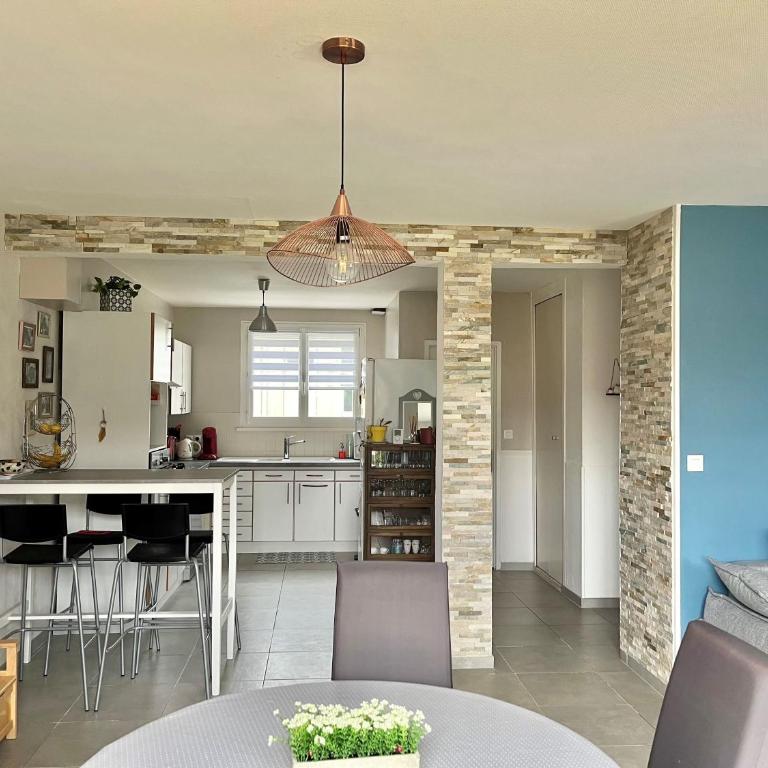 Maison 6 personnes avec parking privé (à 1km du circuit et à 270 mètres de l’arrêt tram T1-Jules Raimu) - Maison 2 Chambres - 5