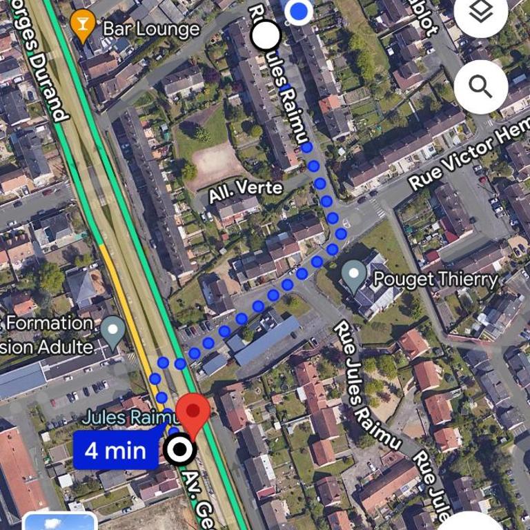 Maison 6 personnes avec parking privé (à 1km du circuit et à 270 mètres de l’arrêt tram T1-Jules Raimu) - Maison 2 Chambres - 8
