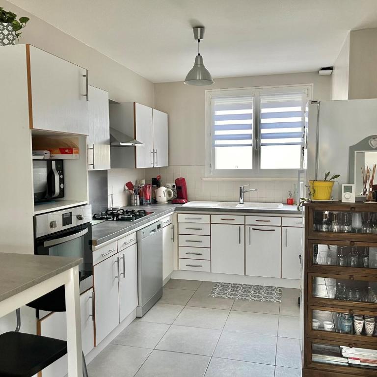 Maison 6 personnes avec parking privé (à 1km du circuit et à 270 mètres de l’arrêt tram T1-Jules Raimu) - Maison 2 Chambres - 9