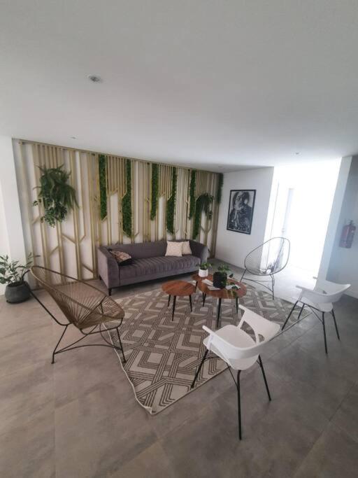 La mejor ubicación para estadía tranquila - Habitación Familiar con baño privado - 23