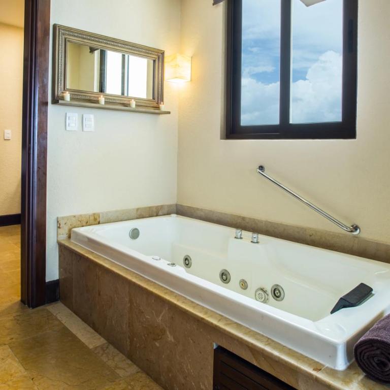 Dreams Riviera Cancun Resort & Spa - All Inclusive - Preferred Club Master Suite with Outdoor Jacuzzi (King bed) - 2
