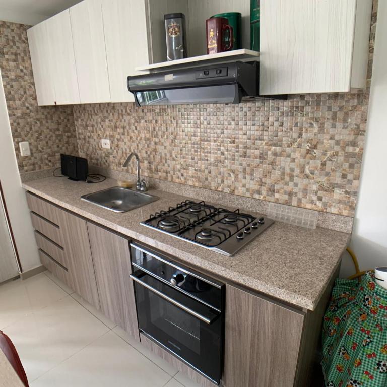 Apartaestudio en a Milla de oro, restaurantes, Centros comerciales, clínica Keralty - Apartamento de 1 dormitorio - 13