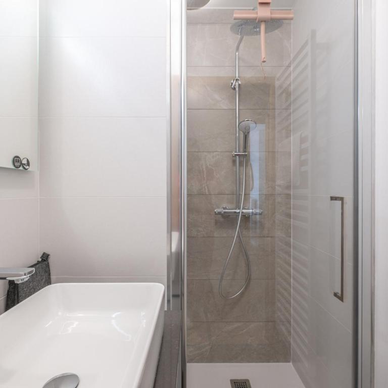 Appartement moderne proche pistes avec wifi et parking - FR-1-645-53 - Appartement - 12