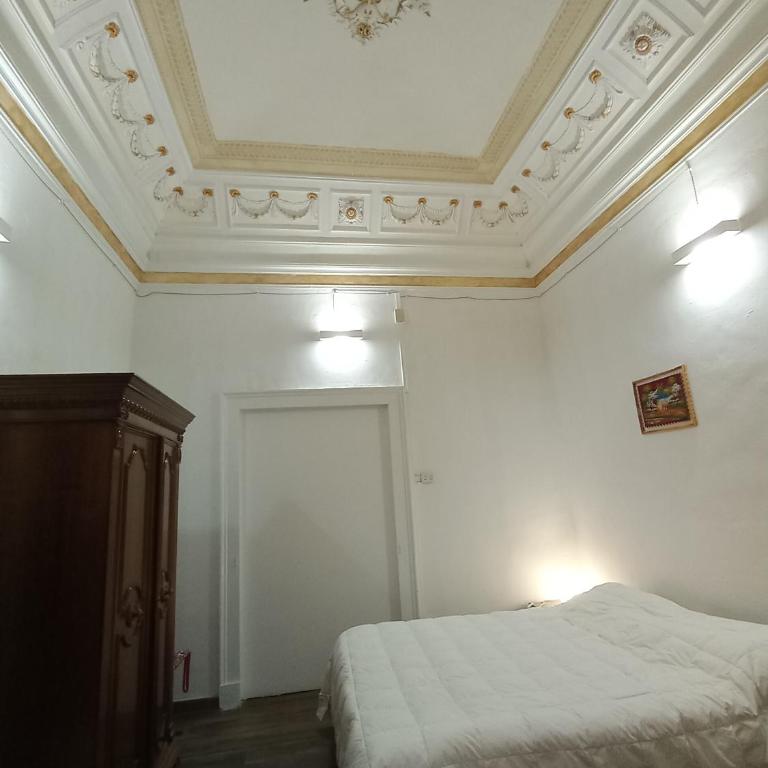 Art in Center - Double Room - 1