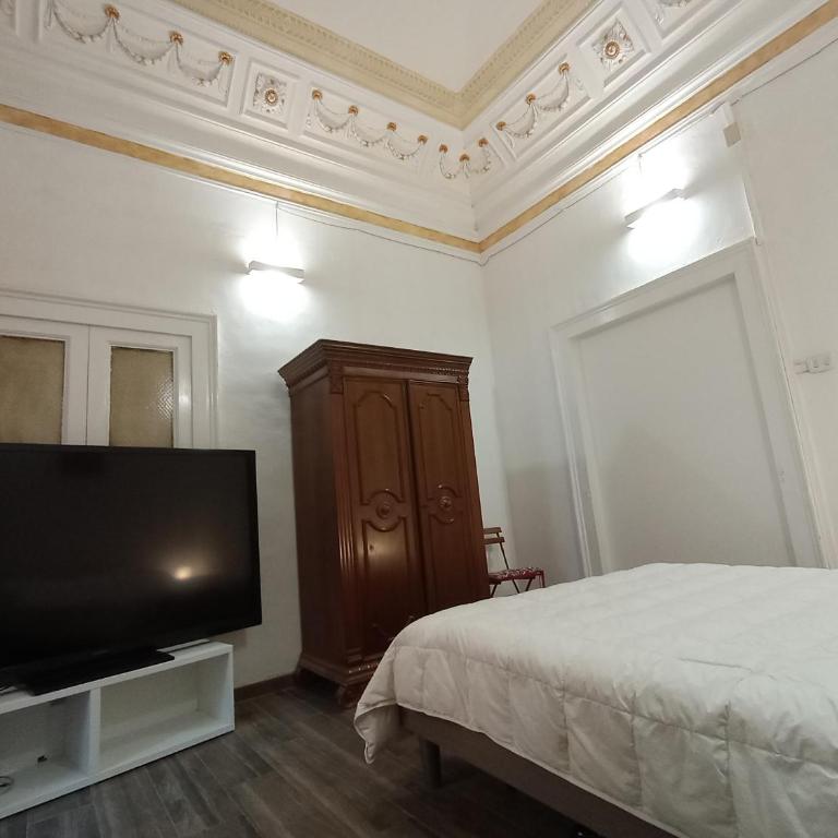 Art in Center - Double Room - 2