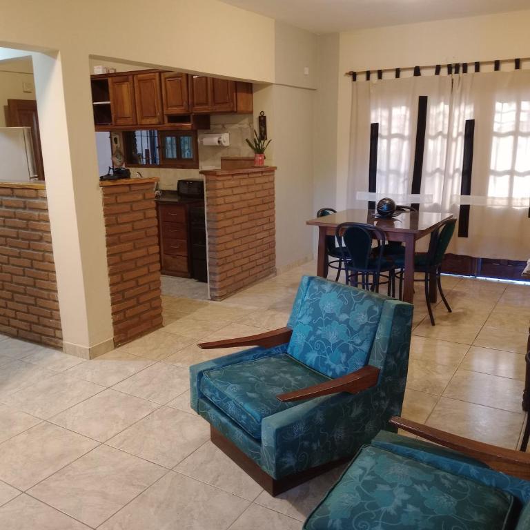 Casa con excelente ubicacion - Casa de 3 dormitorios - 3