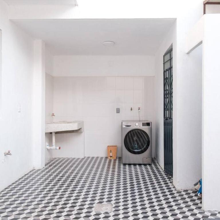 Colomos, 5 BR w/AC king bed, backyard & parking. - Apartamento - 3