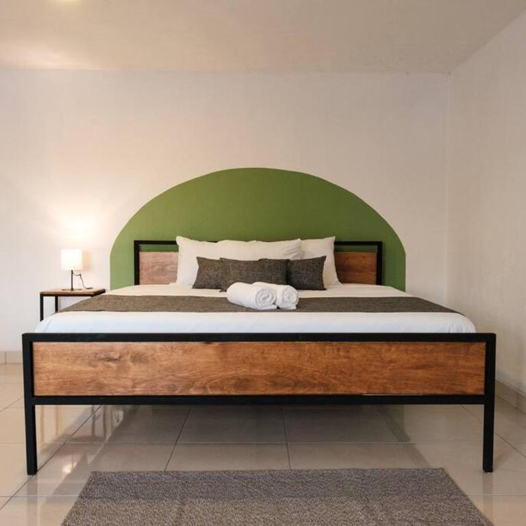 Colomos, 5 BR w/AC king bed, backyard & parking. - Apartamento - 10